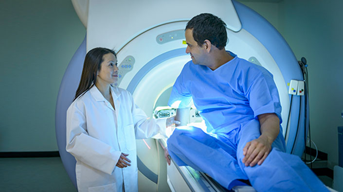 Patient MRI consultation with image technician 