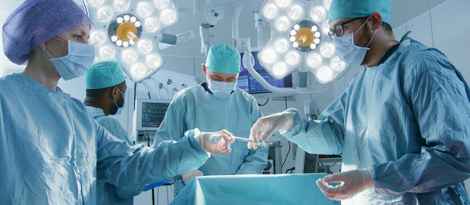 Transplant surgeons in operating room