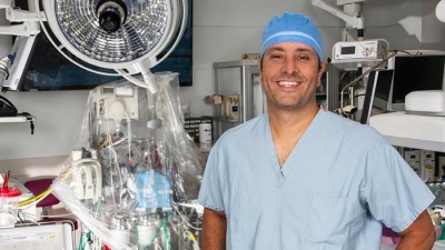 Eric Sarin, MD portrait operating room