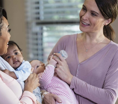 New moms sharing experiences.