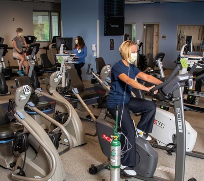 Patient rehab in gym