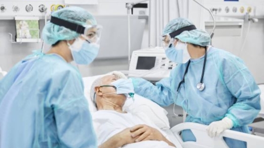 medical staff attending a COVID patient