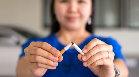 Woman breaking a cigarette 