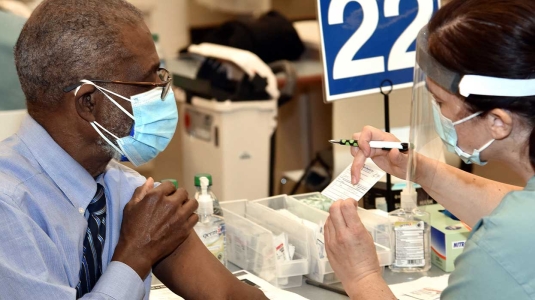 Man getting his covid vaccination